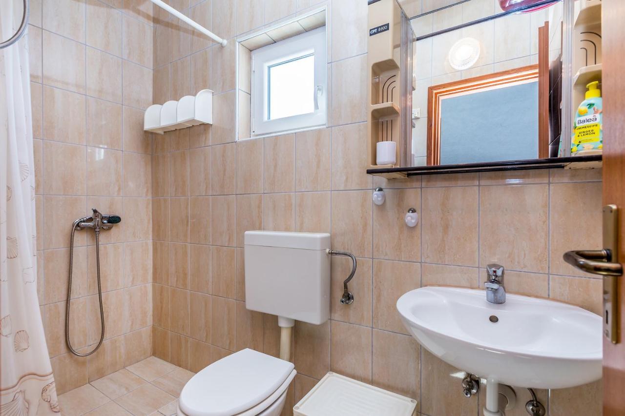 Private Accommodation Stara Baška Екстериор снимка