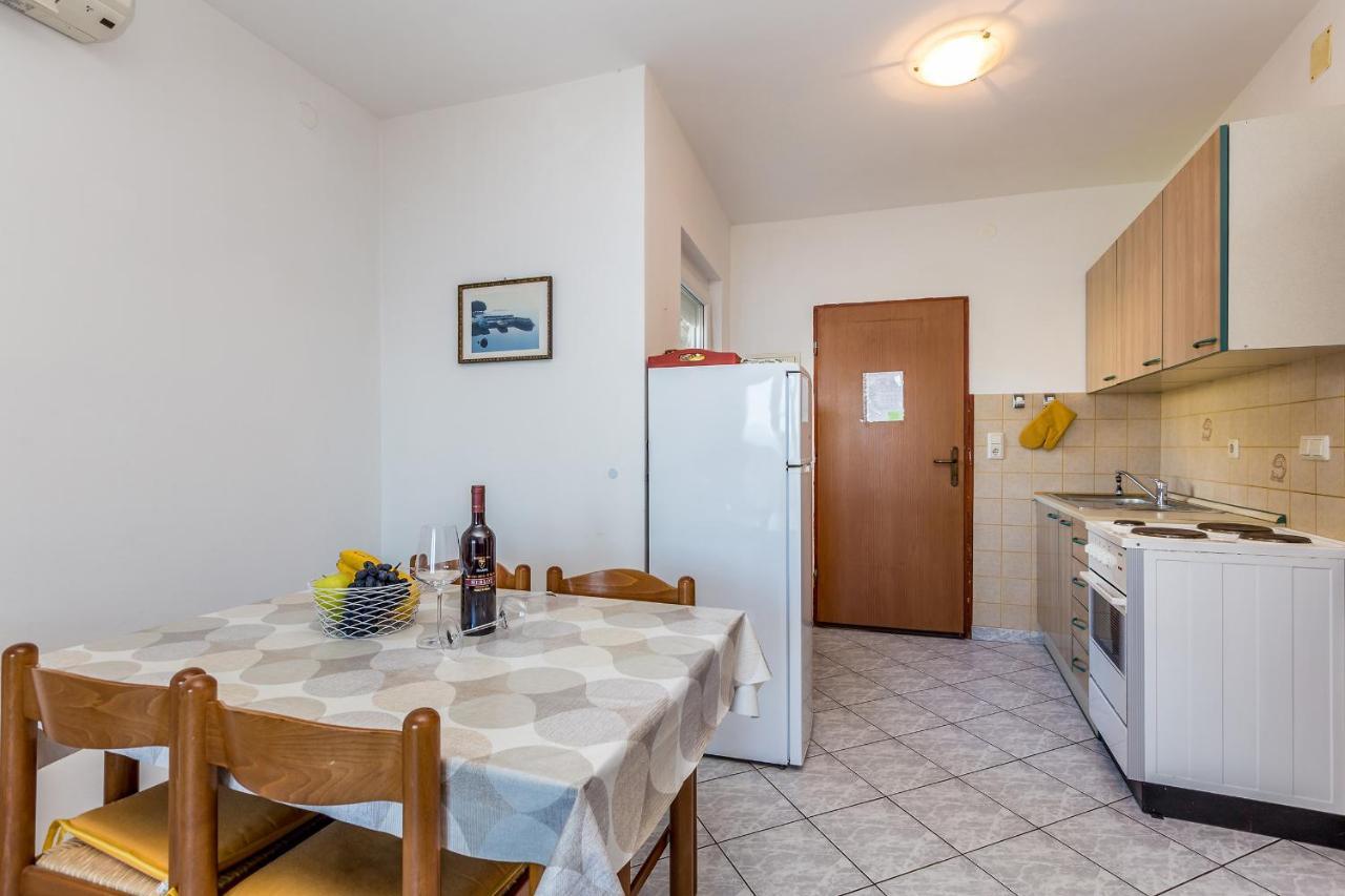 Private Accommodation Stara Baška Екстериор снимка