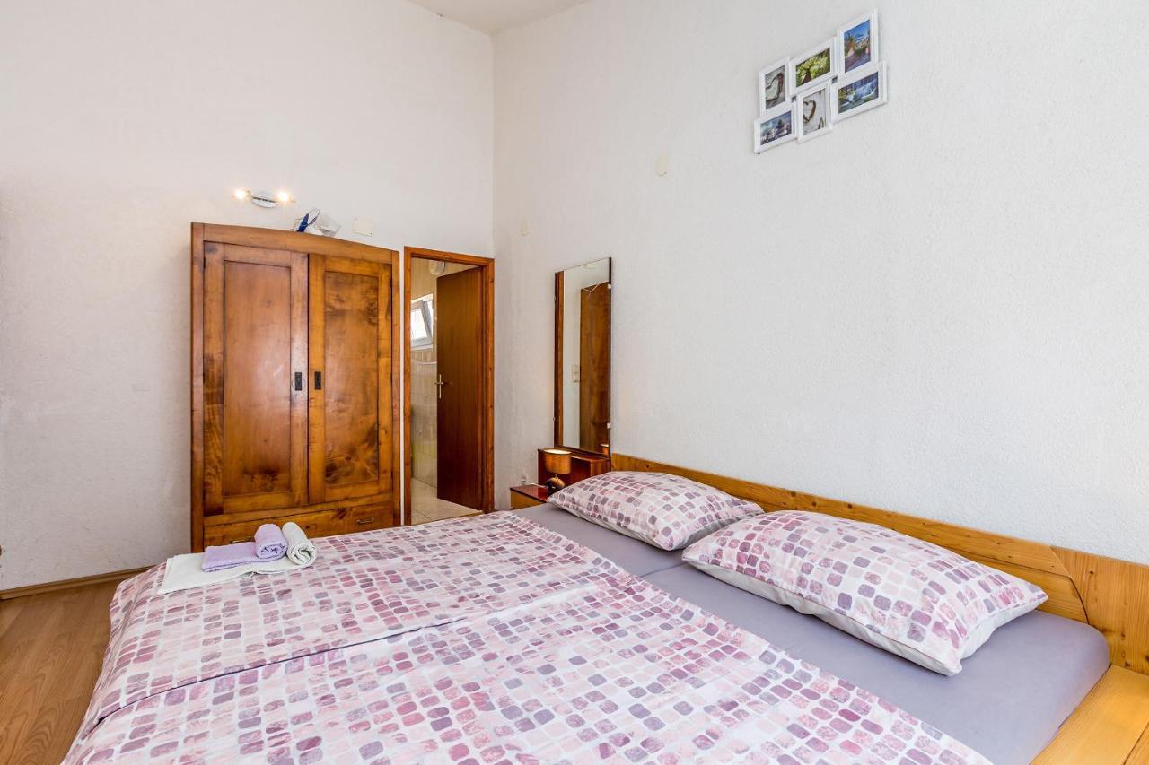 Private Accommodation Stara Baška Екстериор снимка