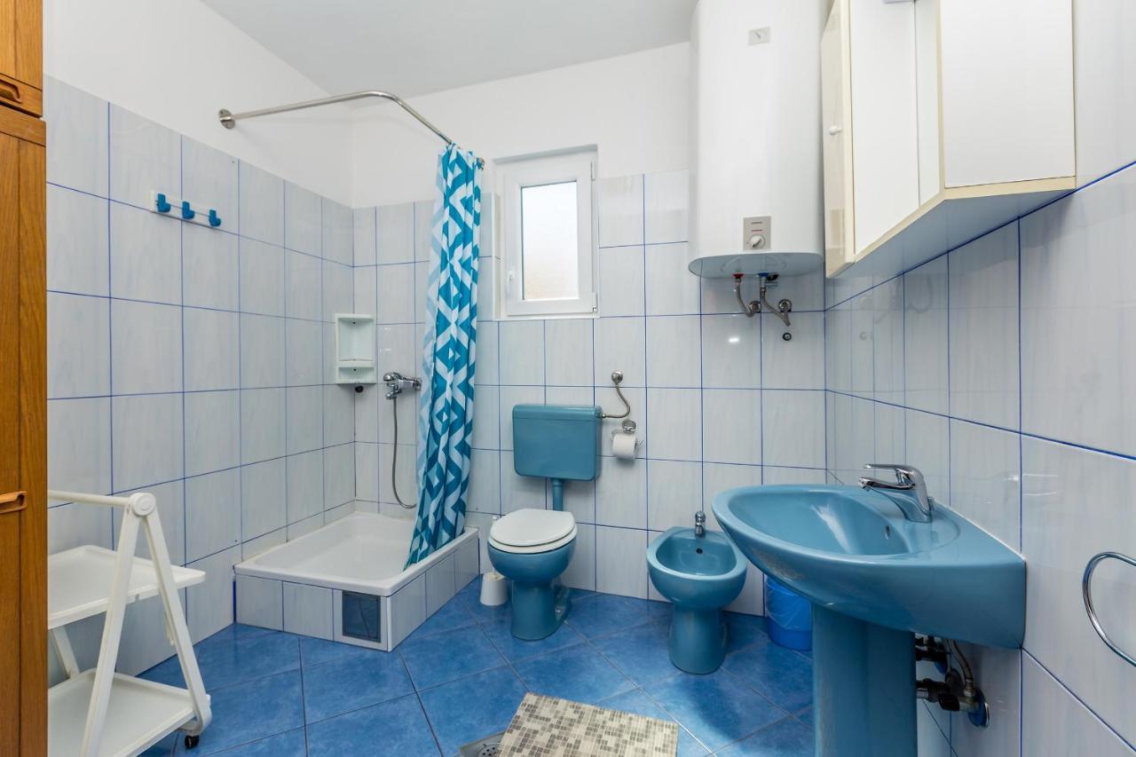 Private Accommodation Stara Baška Екстериор снимка
