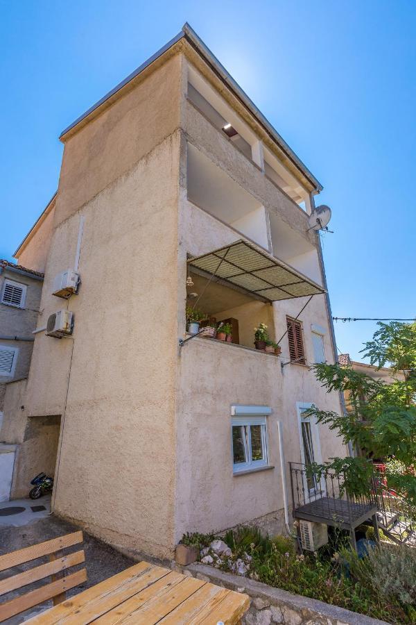 Private Accommodation Stara Baška Екстериор снимка