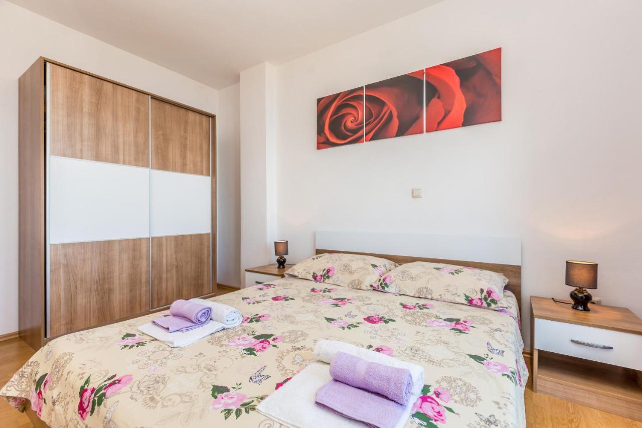 Private Accommodation Stara Baška Екстериор снимка