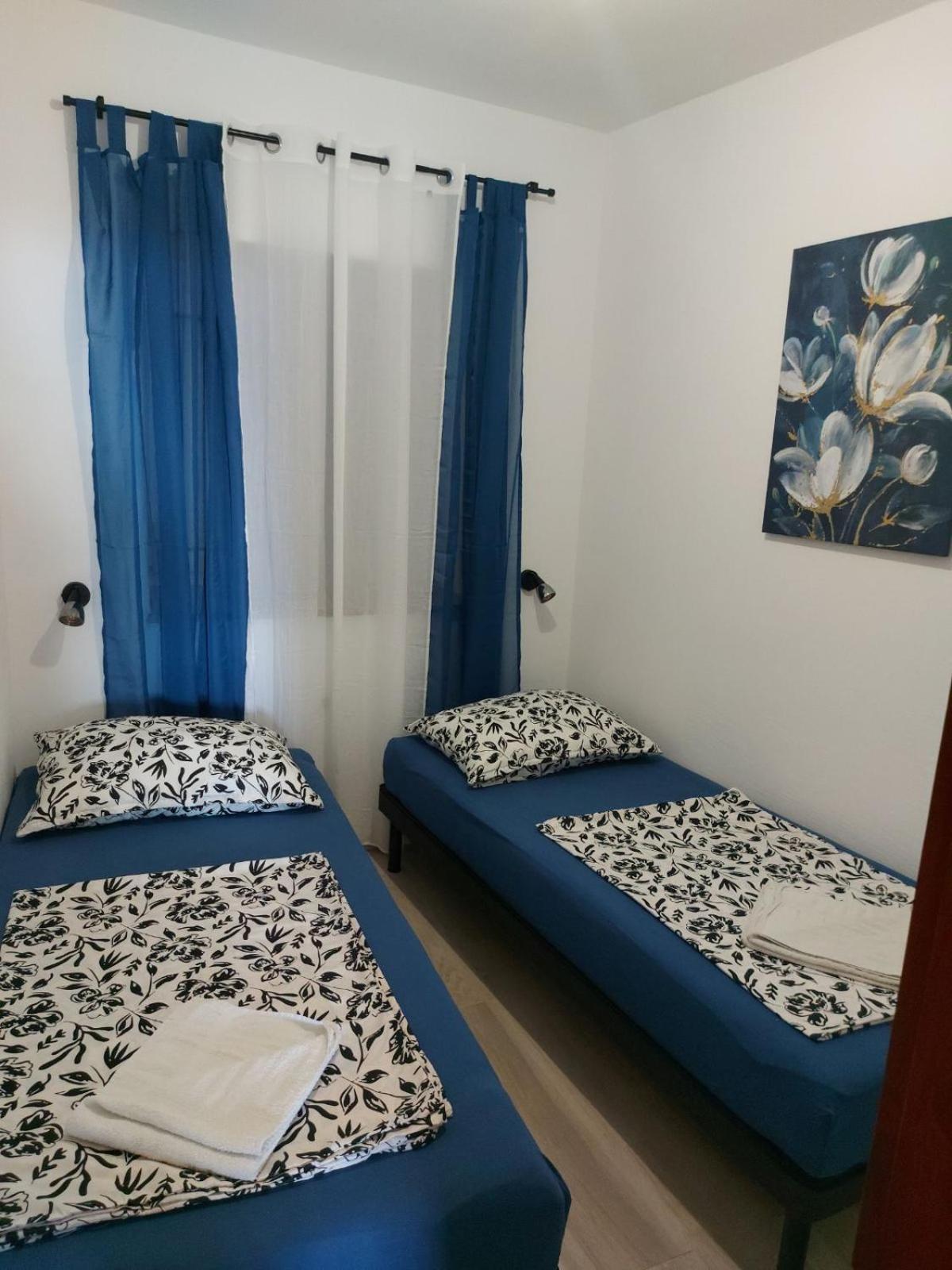 Private Accommodation Stara Baška Екстериор снимка